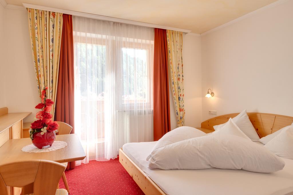 Hotel Theiner Graun im Vinschgau Exterior foto